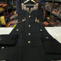 Noor – Floral Embroidered Kurta Dupatta Set