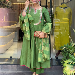 Maheshwari Silk Suit Set with Stripped Dupatta
