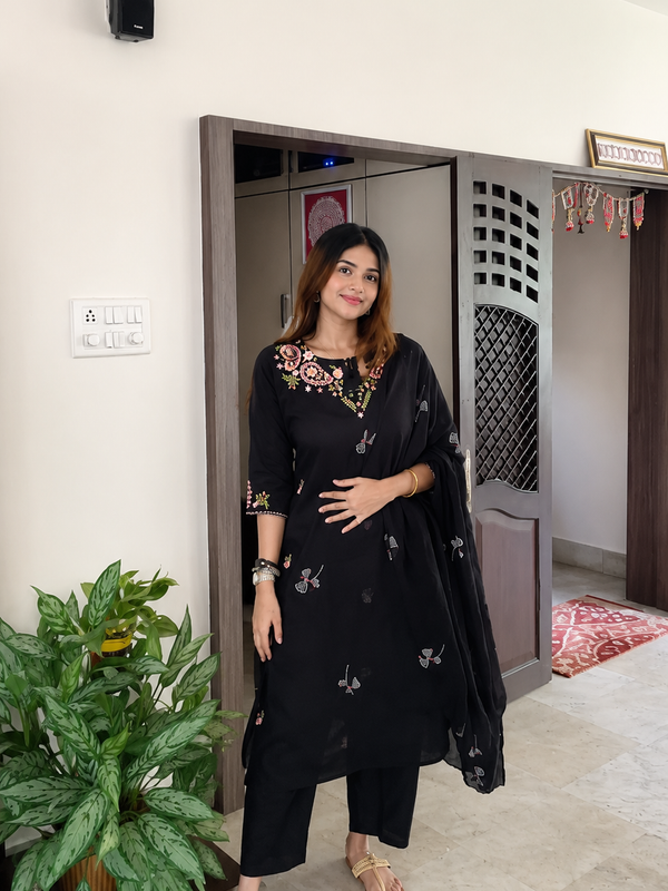 Noor – Floral Embroidered Kurta Dupatta Set