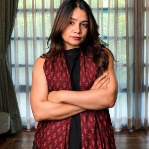 black sleeveless kurta with maroon printed dupatta set